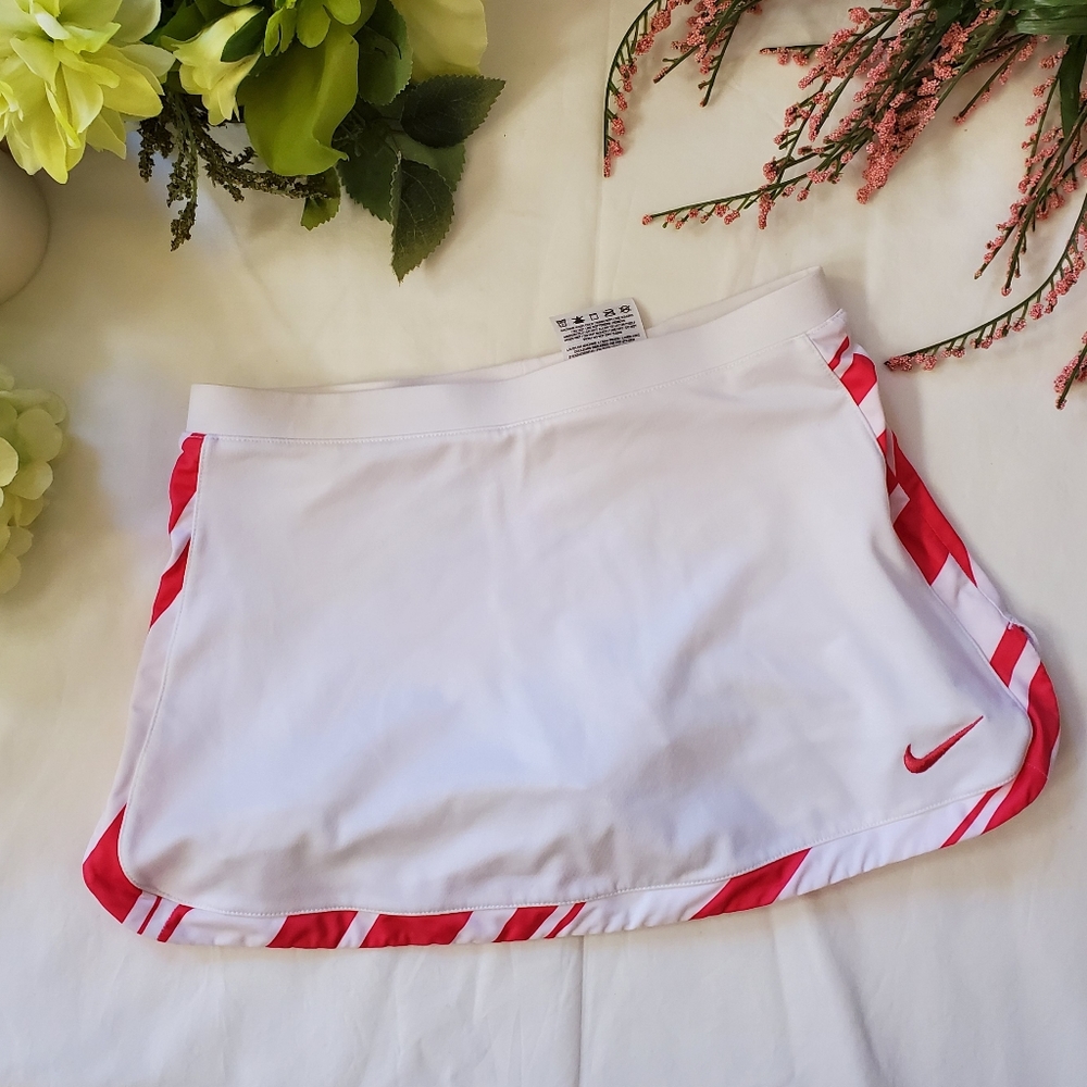 Nike. Size XS. White/pink